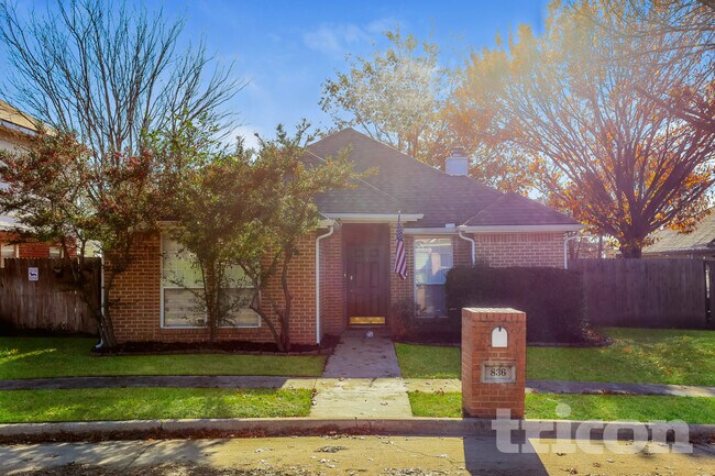 836 Greenridge Dr Arlington, TX 76017