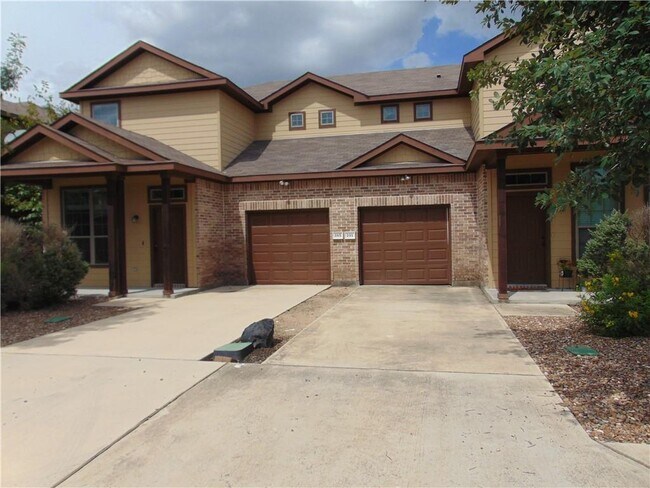 185 Creekside Villa Dr Kyle, TX 78640