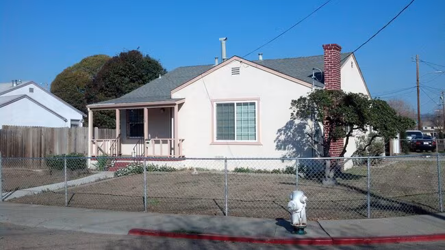 Spacious 2 Bedroom 1 Bath House in Oakland
