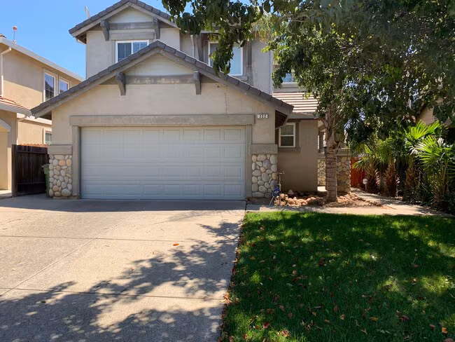 Beautiful 3 Bedroom, 2.5 Brentwood Home