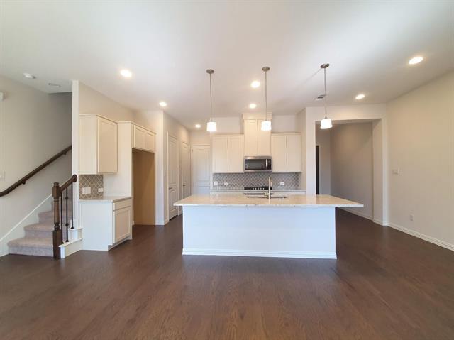 8286 Primrose Way