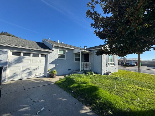 3 BEDROOM HOME IN SAN LEANDRO