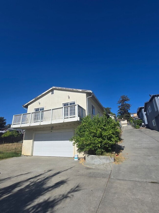8027 Ney Ave Oakland, CA 94605
