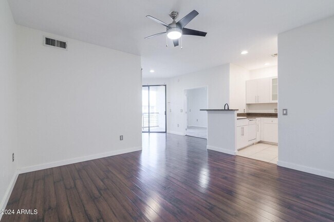 6900 E Princess Dr Phoenix, AZ 85054