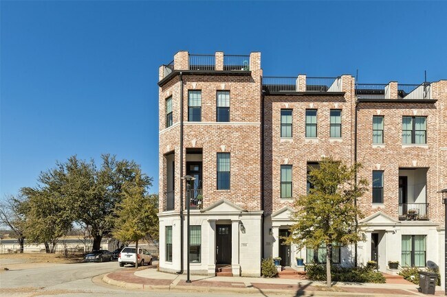 916 West Peach Street