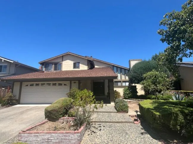 482 Altura Place