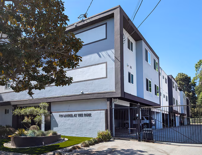 Park Laurel Apartments
