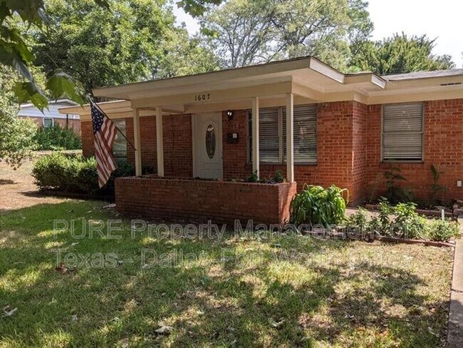 1607 Briarwood Blvd Arlington, TX 76013