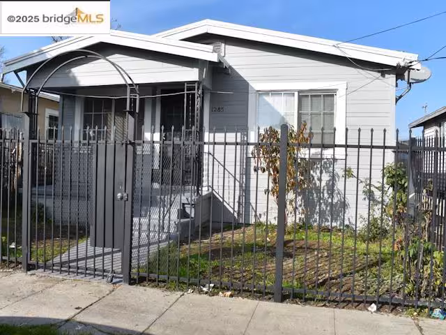 Great 4 Bedroom 2 Bath House