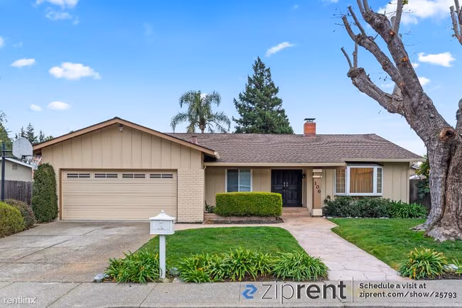 106 Larkwood Circle