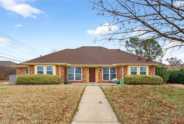 2032 Briar Trail Hurst, TX 76054