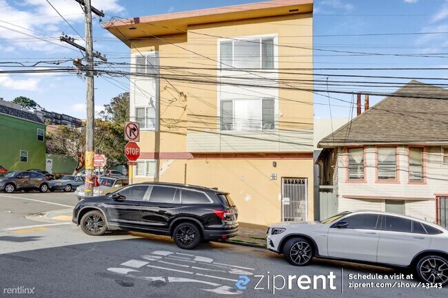 452 Plymouth Avenue