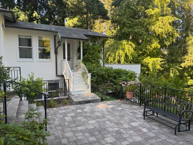 2141 Forest View Ave Hillsborough, CA 94010