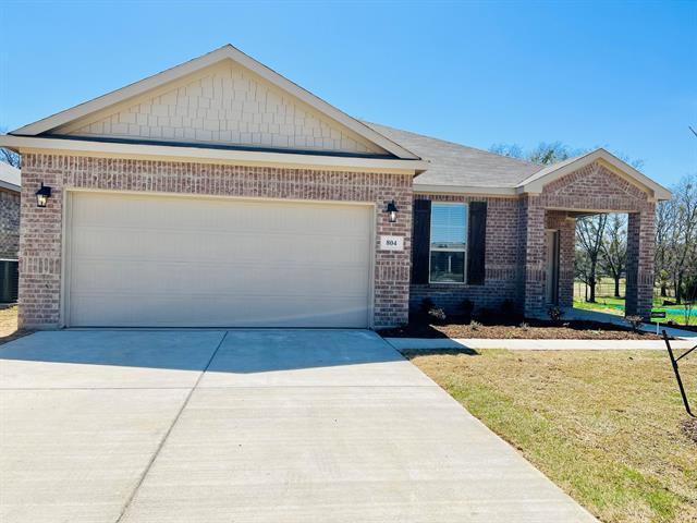 804 Peaceful Brk Dr Fort Worth, TX 76140