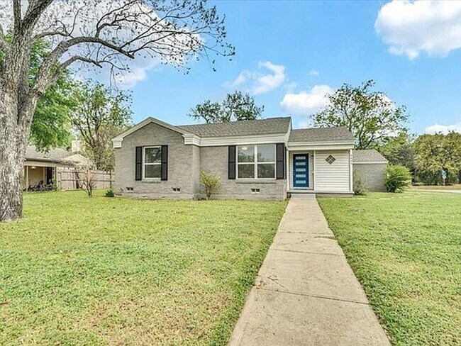 6400 Greenway Rd Fort Worth, TX 76116