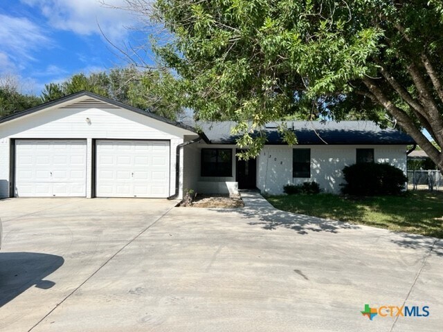 1302 S Mesquite Ave New Braunfels, TX 78130