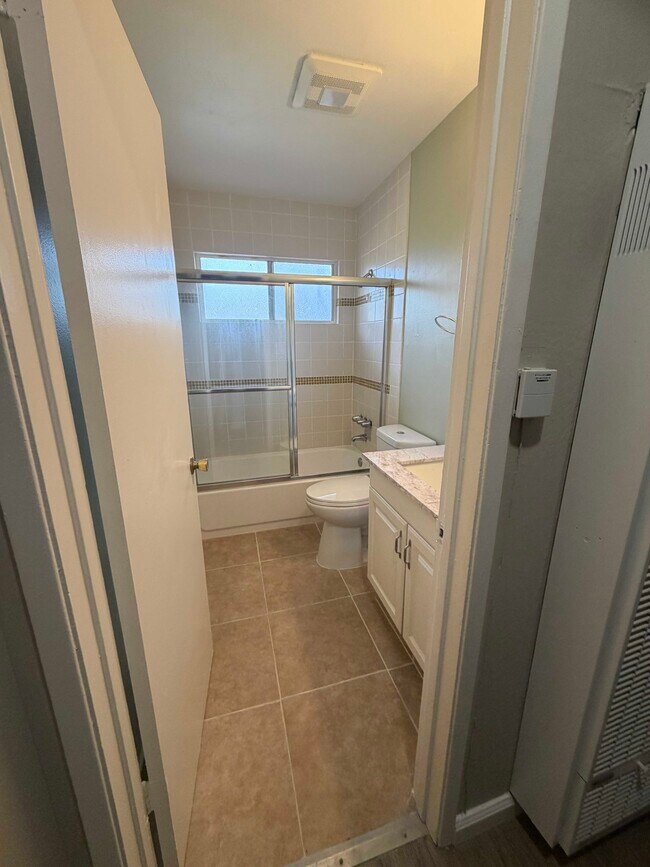 2124 90th Ave, Oakland (Townhouse)