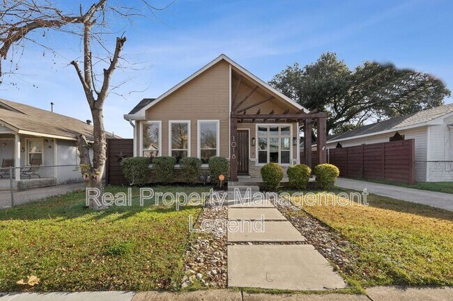 1018 South Waverly Drive