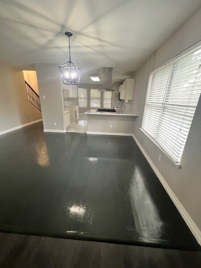2213 Ridgewood Dr