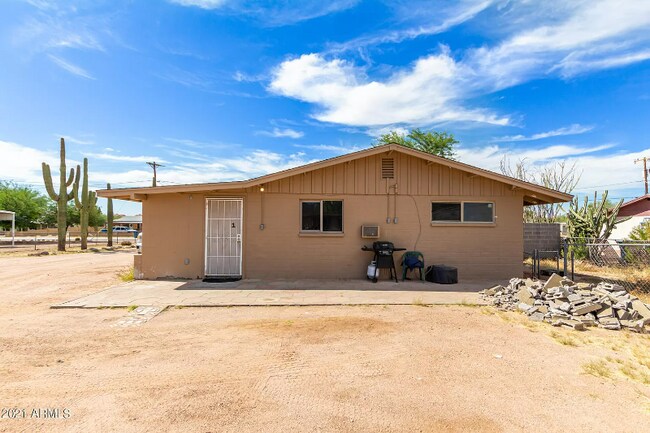 225 S Grand Dr Apache Junction, AZ 85120