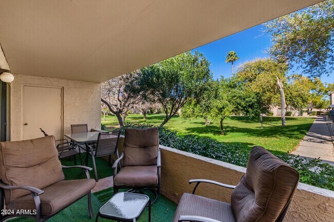 8649 E ROYAL PALM Road