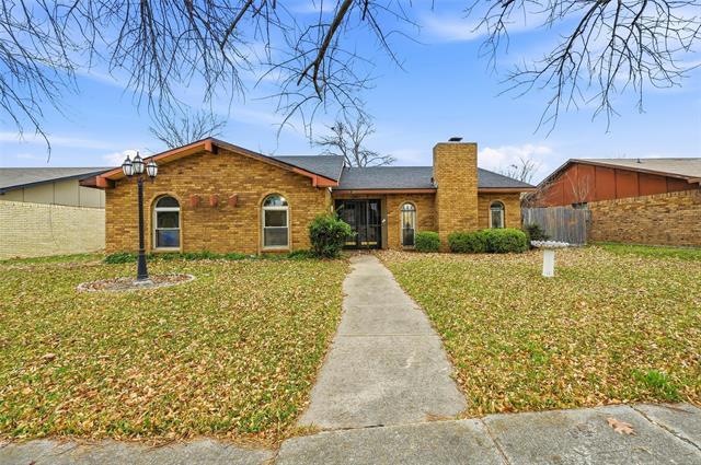 2102 Lewis Trail Grand Prairie, TX 75052