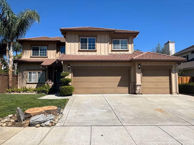 Beautiful 5 Bed 3 Bath in Brentwood