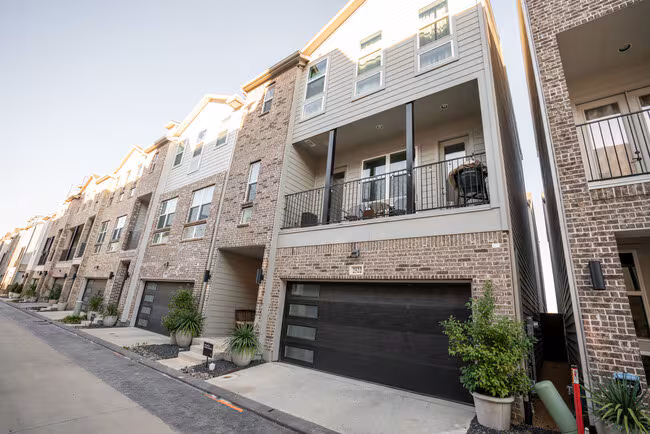 2522 El Camino Lane