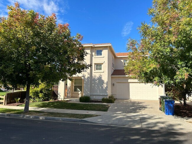Brighton Station Beauty, 3 Bedroom. 2.5 Baths Brentwood Home