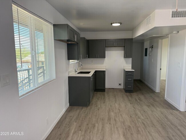 4619 S 16th St Phoenix, AZ 85040