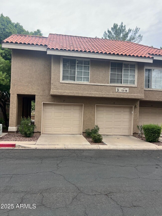 1633 E Lakeside Dr Gilbert, AZ 85234