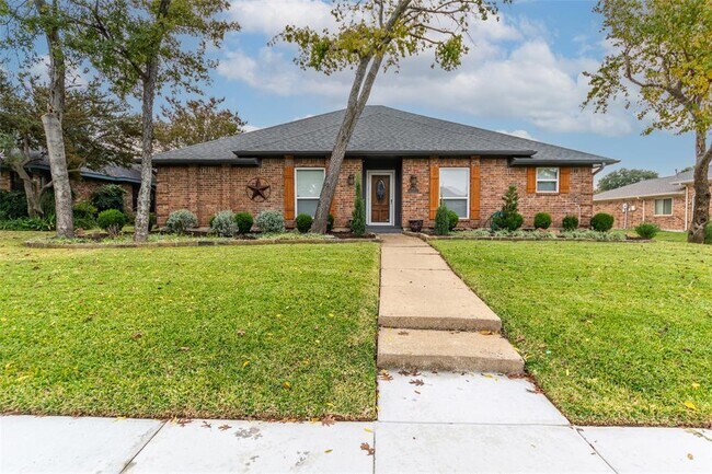 4636 Versailles Lane