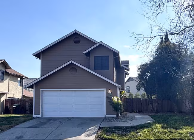 Gorgeously Remodeled 3bed 2.5 Bath home in Brentwood