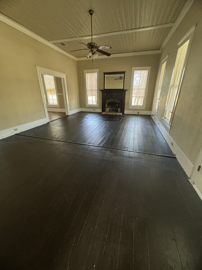 302 N Burleson St Kyle, TX 78640