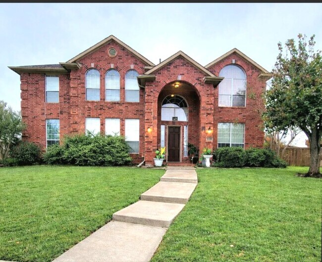 1020 Vestal Ln Carrollton, TX 75007