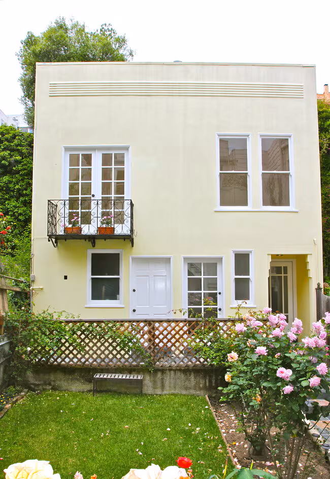 One Bedroom Home in Russian Hill with Rose Garden