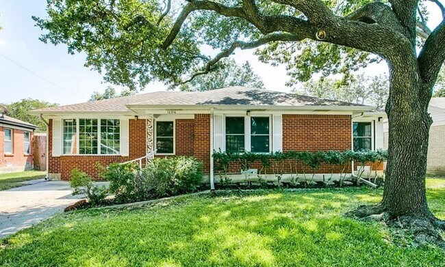10316 Lavano Ln Dallas, TX 75228