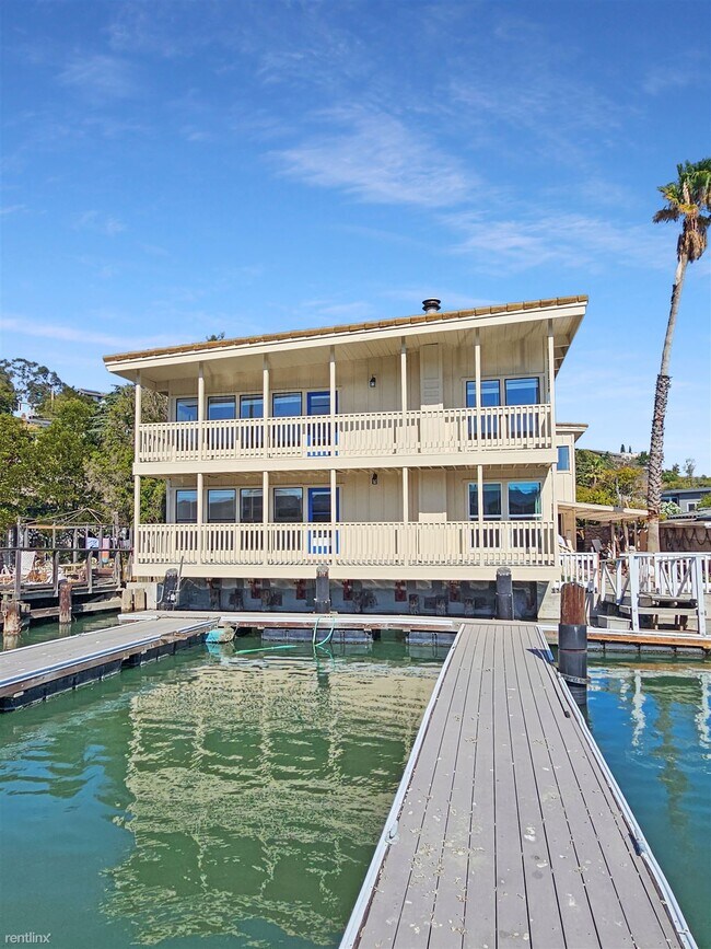 8 Mooring Rd San Rafael, CA 94901