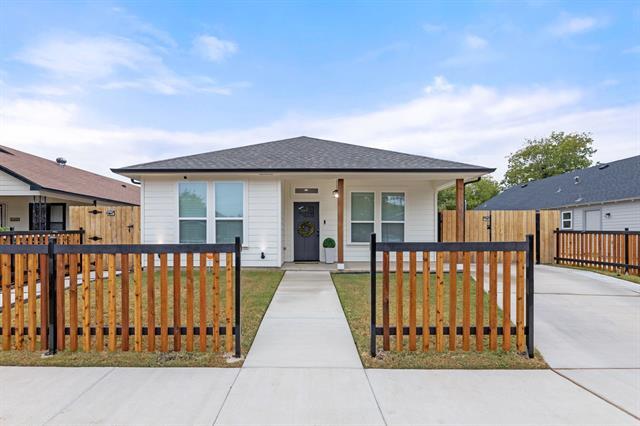 1530 E Cannon St Fort Worth, TX 76104