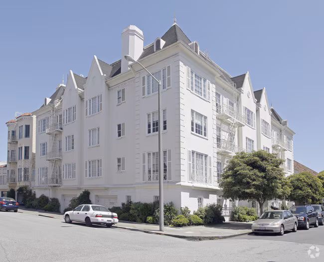 Marina Pierce Apts