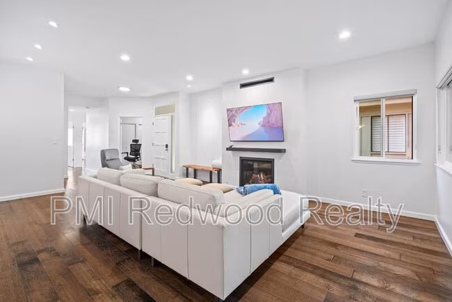 50 Horgan Ave Redwood City, CA 94061