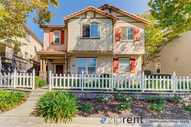 1915 Center Avenue