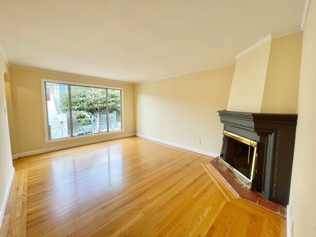 Charming 3BR / 1BA Glen Park Gem is a Must