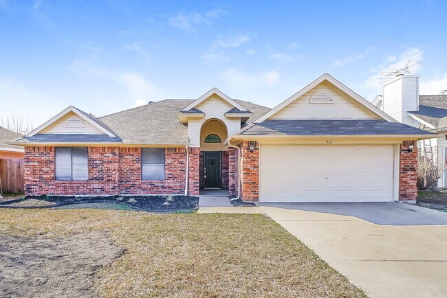 812 Ironsides Ln Blue Mound, TX 76131
