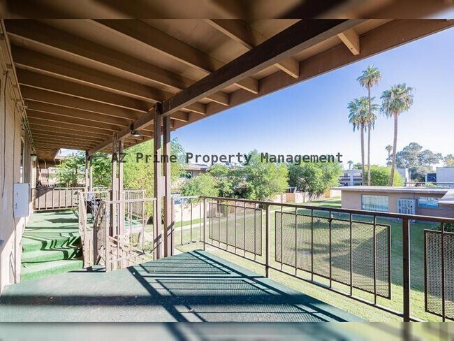 2411 W Hazelwood St Phoenix, AZ 85015