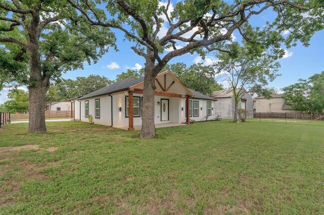1024 Greenlee St Denton, TX 76201