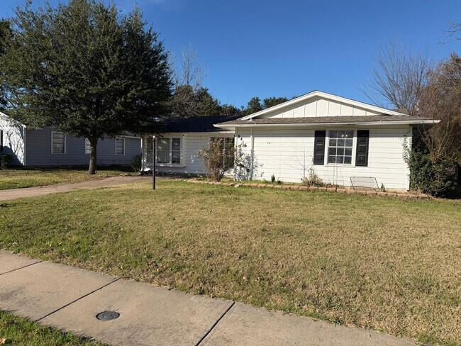 8415 Glen Regal Dr Dallas, TX 75243
