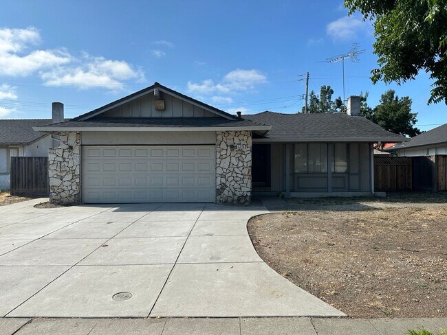 Cozy 3 Bedroom 2 Bath Home in Cambrian area of San Jose