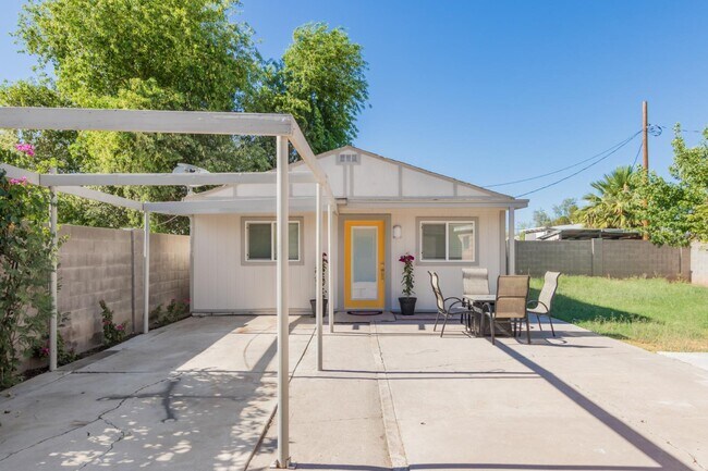 2524 East Willetta Street