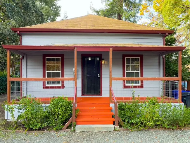331-335 Cross St Napa, CA 94559